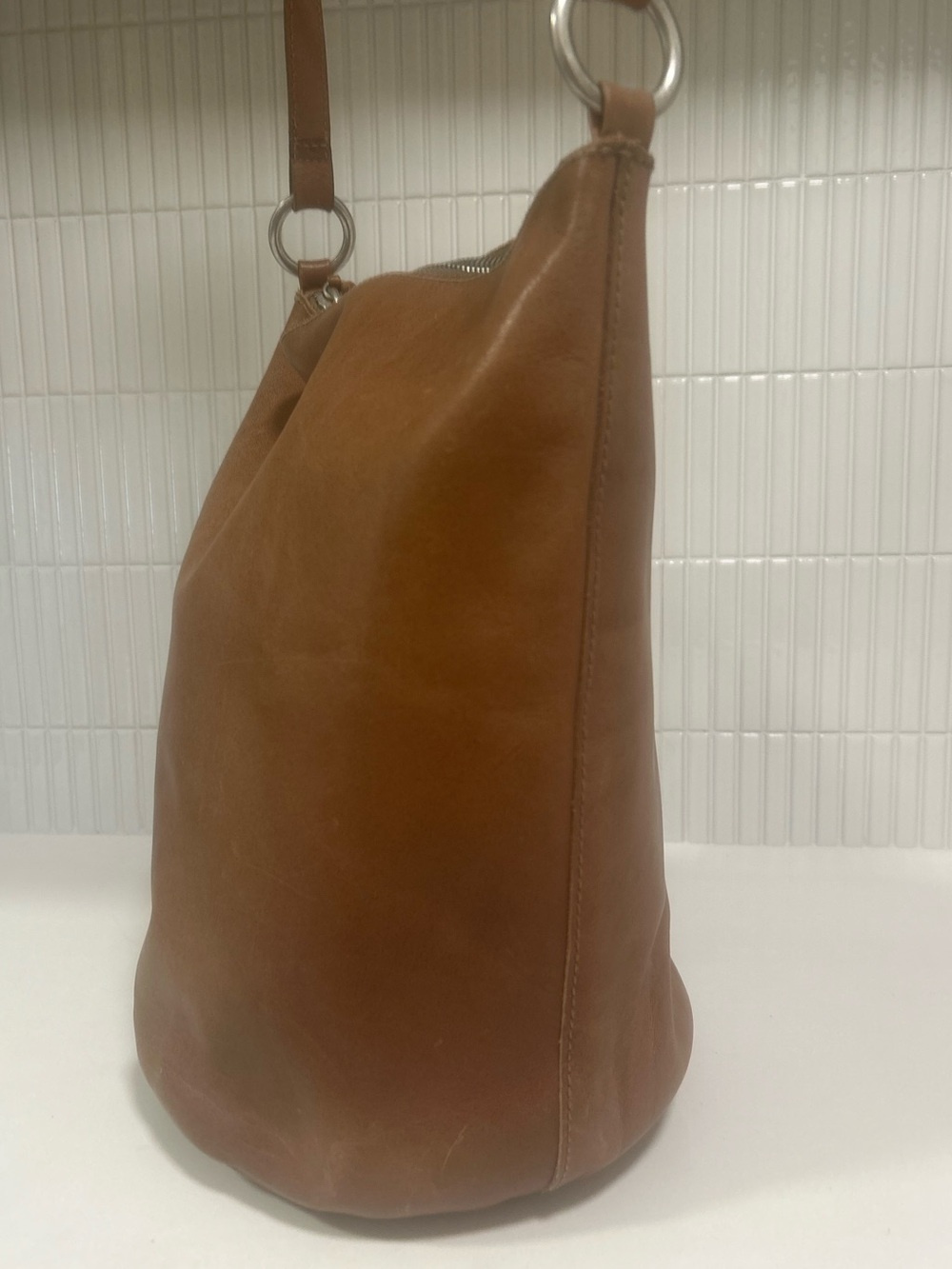 Madewell The Lisbon O-Ring Leather Bucket Bag - Picture 5 of 11